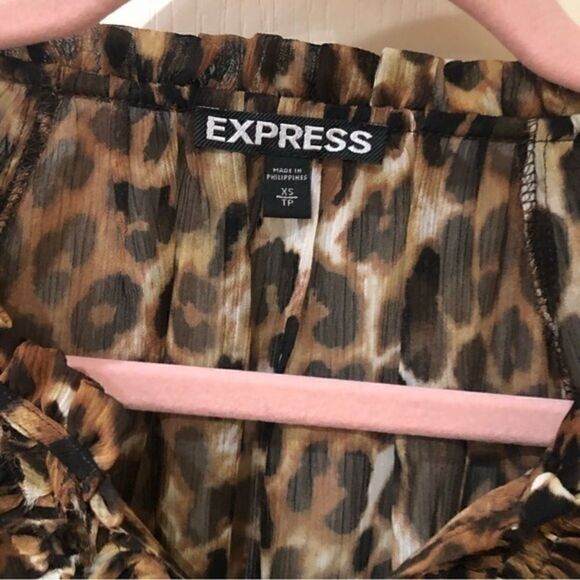 Express Leopard print‎ blouse - Picture 2 of 4